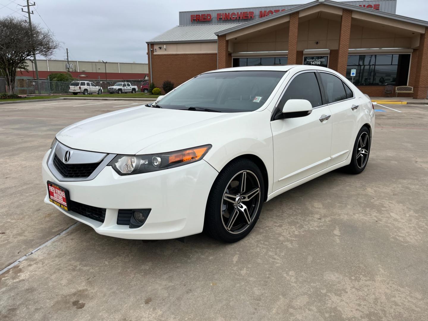 2009 white /TAN Acura TSX 5-Speed AT (JH4CU26639C) with an 2.4L L4 DOHC 16V engine, 5-Speed Automatic Overdrive transmission, located at 14700 Tomball Parkway 249, Houston, TX, 77086, (281) 444-2200, 29.928619, -95.504074 - Photo#2